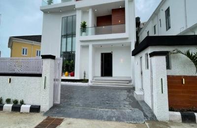 Contemporary 5 Bedroom Fully Detached Duplex For sale