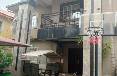 Used furnished 5 Bedroom Fully Detached Duplex With Separate 2 Units Of Fully Furnished 2 Bedroom Flat At The Back