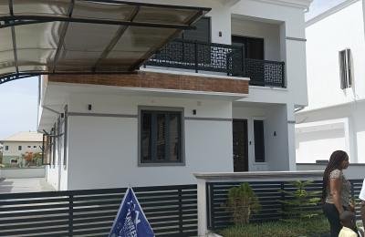 Contemporary 5 Bedroom Fully Detached Duplex For sale