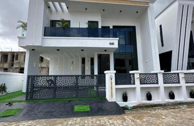 Contemporary 5 Bedroom Fully Detached Duplex For sale