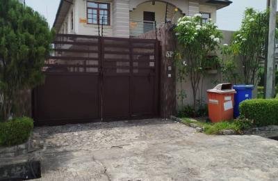 Clean 5 Bedroom Fully Detached Duplex in Lekki